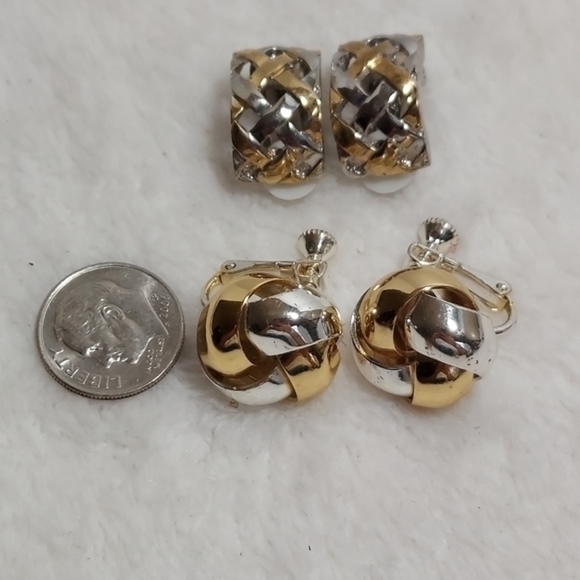 Mixed Silver and Goldtone Metal small non pierced earrings lot‎ of two - Picture 2 of 7
